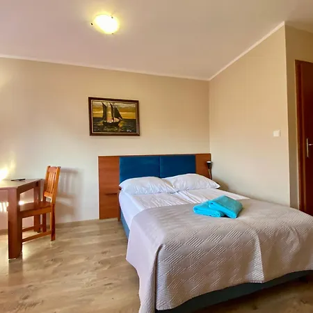 Octavia- Apartamenty, Pokoje, Cisza Spokój, 15min, Balkon, Parking, Wifi, Aneks Kuchenny