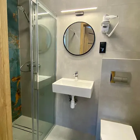 Octavia- Apartamenty, Pokoje, Cisza Spokój, 15min, Balkon, Parking, Wifi, Aneks Kuchenny * Jastrzębia Góra