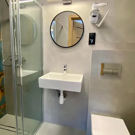 Octavia- Apartamenty, Pokoje, Cisza Spokój, 15min, Balkon, Parking, Wifi, Aneks Kuchenny * Jastrzębia Góra