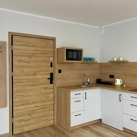Octavia- Apartamenty, Pokoje, Cisza Spokój, 15min, Balkon, Parking, Wifi, Aneks Kuchenny * Jastrzębia Góra