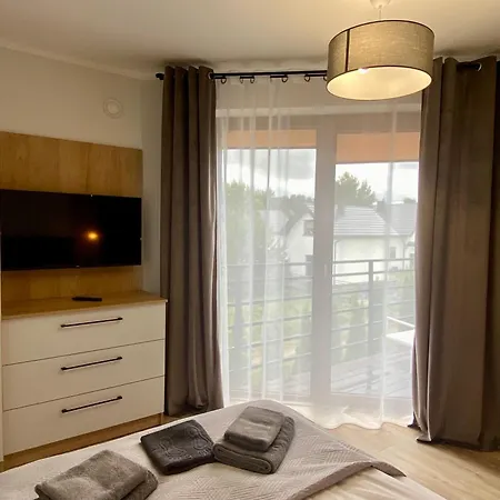 Octavia- Apartamenty, Pokoje, Cisza Spokój, 15min, Balkon, Parking, Wifi, Aneks Kuchenny * Jastrzębia Góra
