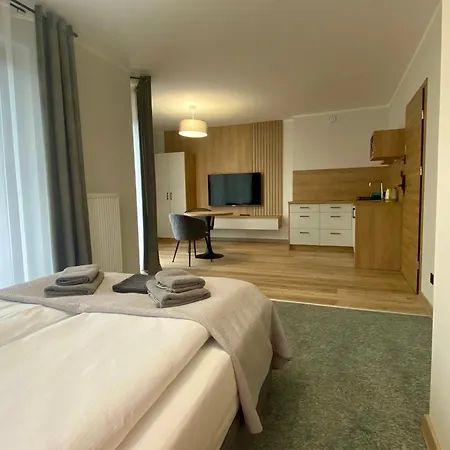Octavia- Apartamenty, Pokoje, Cisza Spokój, 15min, Balkon, Parking, Wifi, Aneks Kuchenny