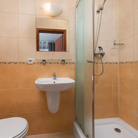 Octavia- Apartamenty, Pokoje, Cisza Spokój, 15min, Balkon, Parking, Wifi, Aneks Kuchenny * Jastrzębia Góra